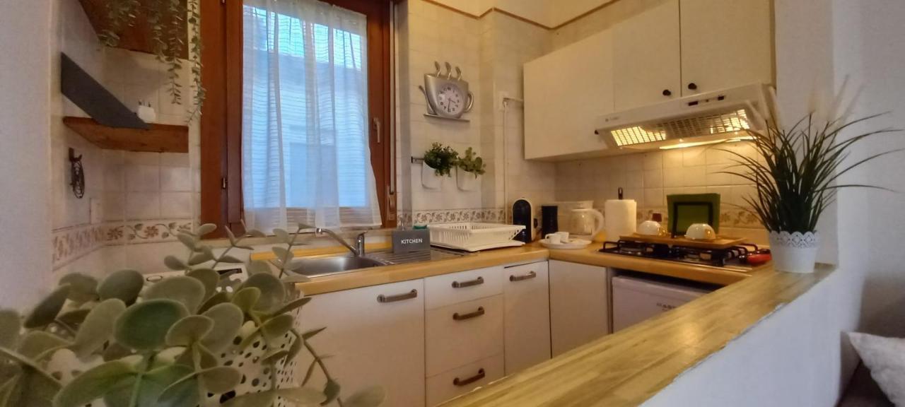 Alloggio Turistico A Via Modugno Vitinia Exteriör bild