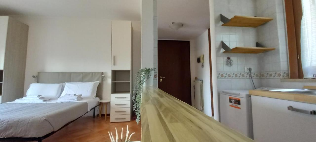 Alloggio Turistico A Via Modugno Vitinia Exteriör bild