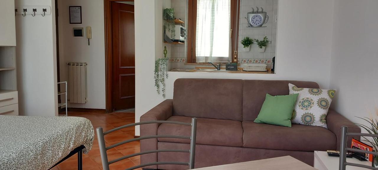 Alloggio Turistico A Via Modugno Vitinia Exteriör bild